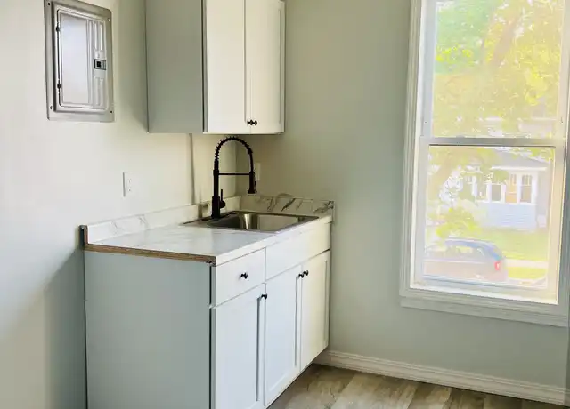 Property at 915 W Lapeer St Unit 2, Lansing, MI, 48915, 1 bed, 1 bath, [object Object]
