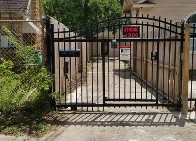 Property at 4714 Sharon St, Houston, TX, 77020, 4 beds, 2 baths, [object Object]