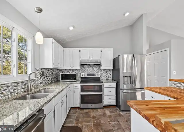 Property at 3826 Dittany Ct, Chantilly, VA, 20151, 3 beds, 2 baths, [object Object]