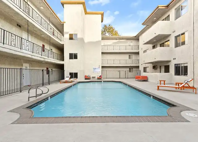 Property at Royal Terrance Apartments - 625 N Sycamore Ave, Los Angeles, CA, 90036, 0-1 beds, 1 bath, [object Object]