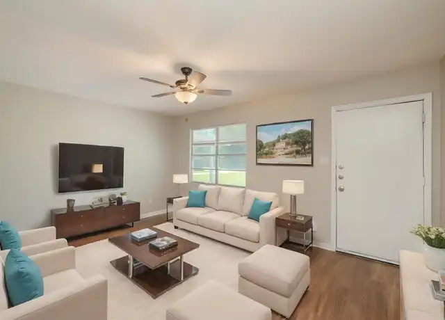 Property at 910 W Lamar Ave, Temple, TX, 76501, 2 beds, 1 bath, [object Object]
