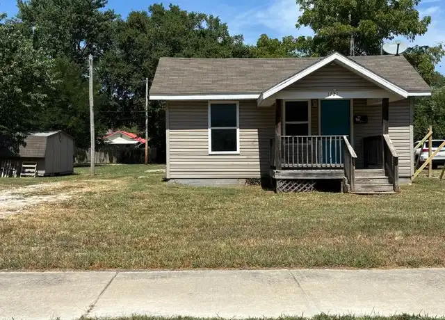 Property at 1721 W Florida St, Springfield, MO, 65803, 3 beds, 1 bath, [object Object]