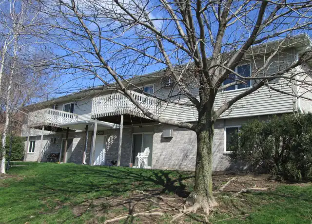 Property at 3430 E Court St Unit 3430-04, Iowa City, IA, 52245, 2 beds, 1 bath, [object Object]