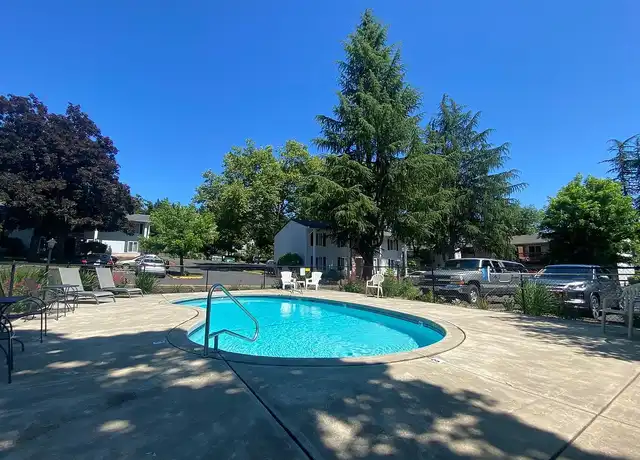 Property at Jamestowne Plaza Apartments - 1700 Blankenship Rd, West Linn, OR, 97068, 1 bed, 1 bath, [object Object]