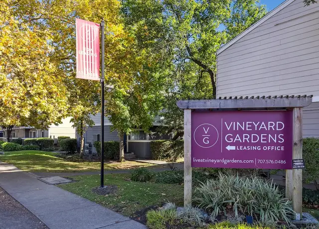 Photo of 240 Burt St, Santa Rosa, CA 95407