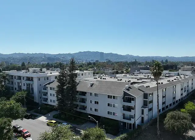 Photo of 211 N Valley St, Burbank, CA 91505