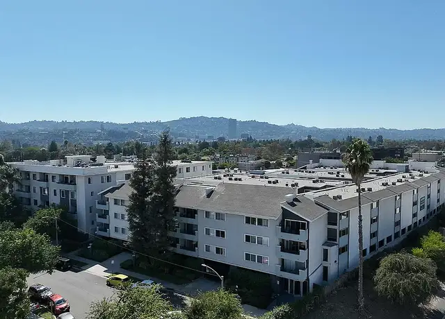 Photo of 211 N Valley St, Burbank, CA 91505