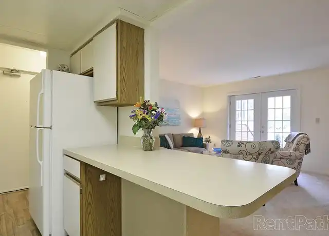 Property at Parkwood Apartments - 826 S Schumaker Dr, Salisbury, MD, 21804, 1 bed, 1 bath, [object Object]