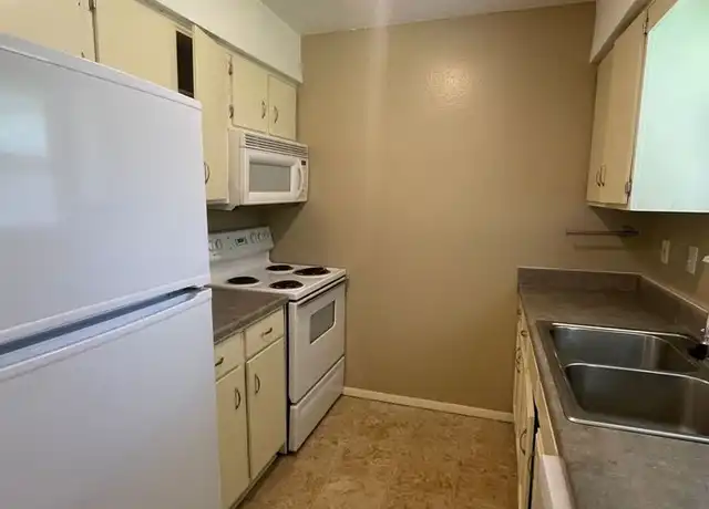 Property at 409 NE Westwind Dr Unit A, Lee's Summit, MO, 64086, 3 beds, 1.5 baths, [object Object]