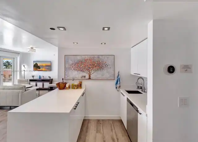 Property at 834 Ocean Dr #402, Miami Beach, FL, 33139, 2 beds, 2 baths, [object Object]