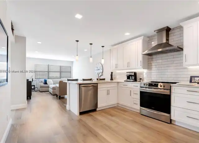 Property at 2555 NE 11th St, Fort Lauderdale, FL, 33304, 1 bed, 1 bath, [object Object]