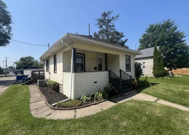 Property at 1821 W High St, Davenport, IA, 52804, 3 beds, 1 bath, [object Object]