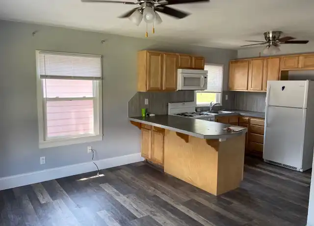 Property at 1018 S 31st St Unit 3, Omaha, NE, 68105, 1 bed, 1 bath, [object Object]