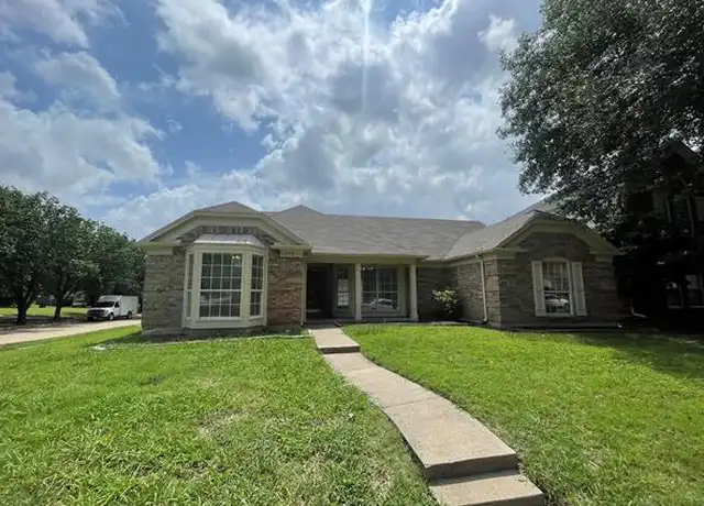Property at 1372 Boyd St, Cedar Hill, TX, 75104, 4 beds, 2 baths, [object Object]