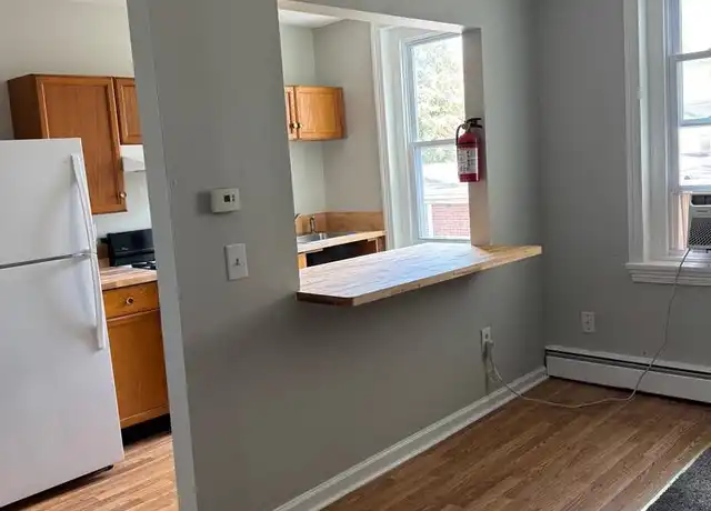 Property at 13 W Union St, Burlington, NJ, 08016, 2 beds, 1 bath, [object Object]