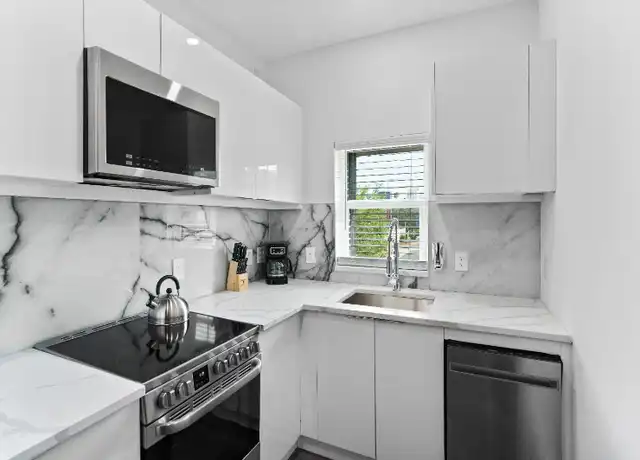 Property at 927 S Howard Ave #11, Tampa, FL, 33606, 1 bed, 1 bath, [object Object]