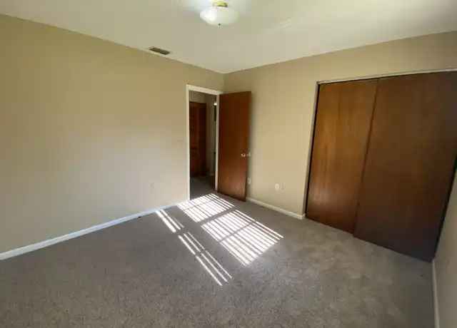 Property at 20041 Suncrest Dr, Brooksville, FL, 34601, 2 beds, 1 bath, [object Object]