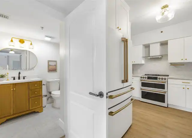Property at 9340 Fontainebleau Blvd Unit W312, Miami, FL, 33172, 3 beds, 2 baths, [object Object]