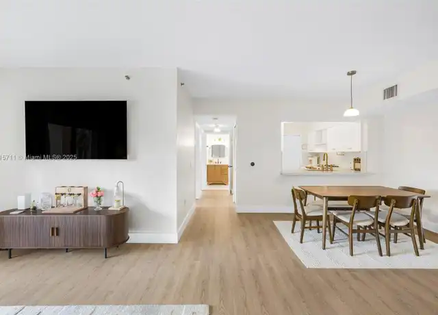 Property at 9340 Fontainebleau Blvd Unit W312, Miami, FL, 33172, 3 beds, 2 baths, [object Object]