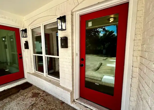 Property at 1005 W Martin Luther King Junior Blvd, Austin, TX, 78701, 8 beds, 3 baths, [object Object]