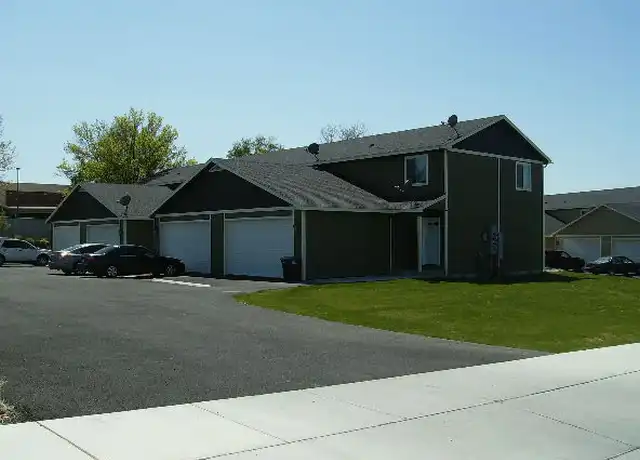 Property at 103 E Mizzou Ct Unit D, Moses Lake, WA, 98837, 3 beds, 2.5 baths, [object Object]