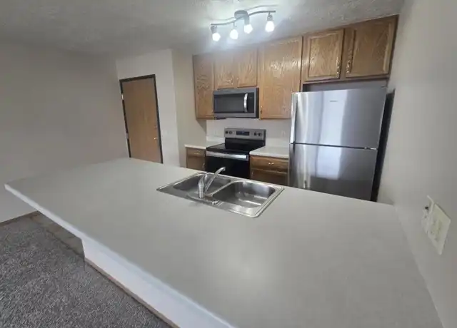 Property at 903 S Newcomb Ave, Sioux Falls, SD, 57106, 1 bed, 1 bath, [object Object]