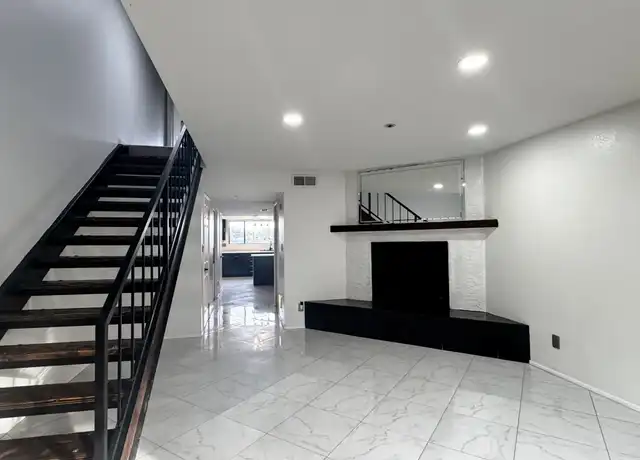 Property at 2615 N Hayden Rd #124, Scottsdale, AZ, 85257, 2 beds, 3 baths, [object Object]