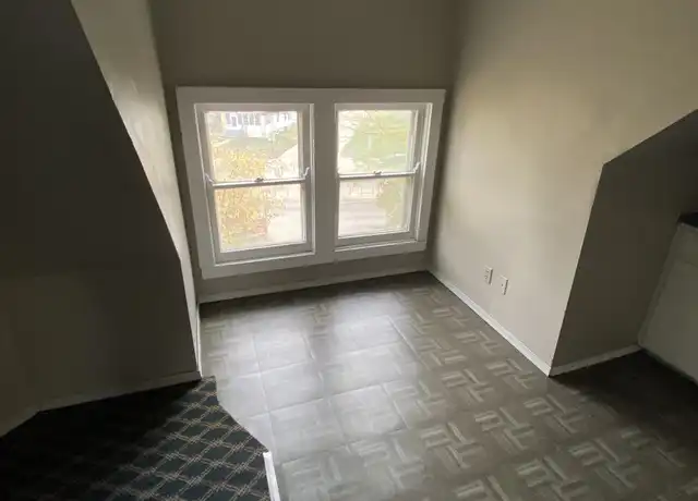Property at 1320 1st Ave NW, Cedar Rapids, IA, 52405, 1 bed, 1 bath, [object Object]