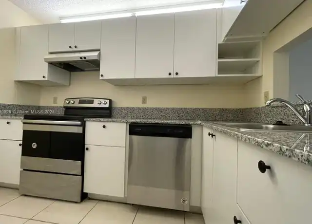 Property at 820 Twin Lakes Dr, Coral Springs, FL, 33071, 2 beds, 2 baths, [object Object]