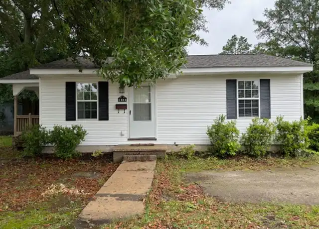 Property at 902 E 13th St, Lumberton, NC, 28358, 2 beds, 1 bath, [object Object]