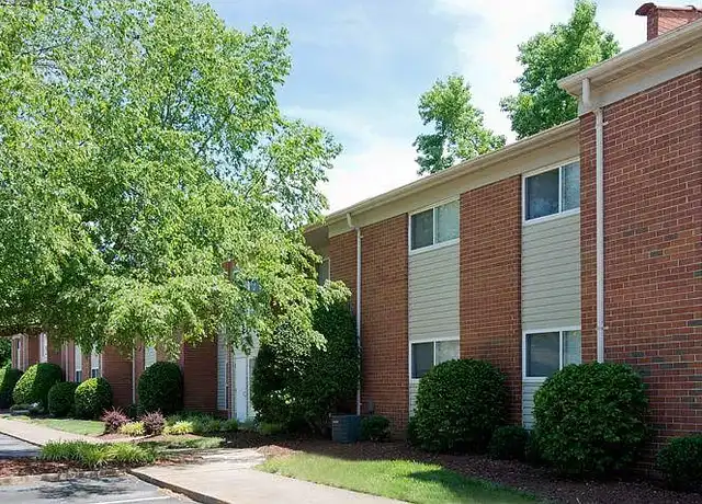 Property at Hodges Manor Apartments - 1008 Cherokee Rd, Portsmouth, VA, 23701, 1-3 bed, 1-1.5 bath, [object Object]