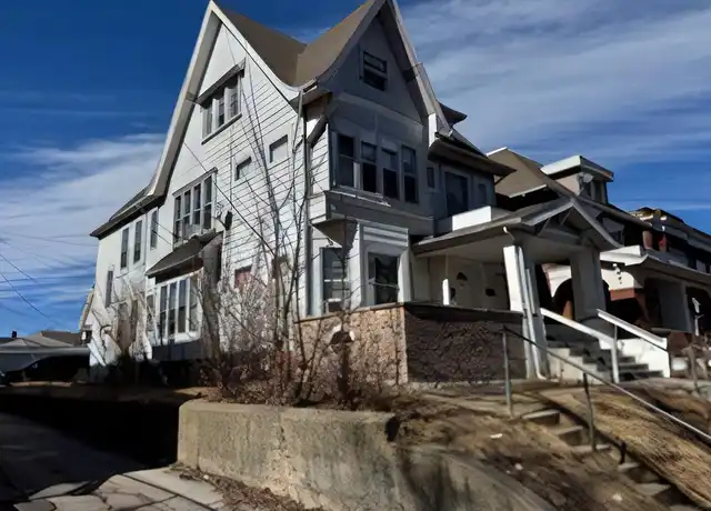 Property at 713 S 31st St Unit Upper, Milwaukee, WI, 53215, 3 beds, 1 bath, [object Object]