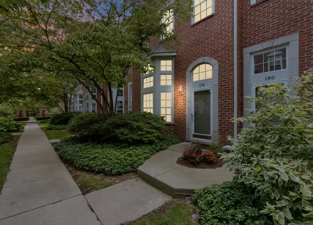 Property at 174 S Georgetown Sq, Royal Oak, MI, 48067, 2 beds, 1.5 baths, [object Object]