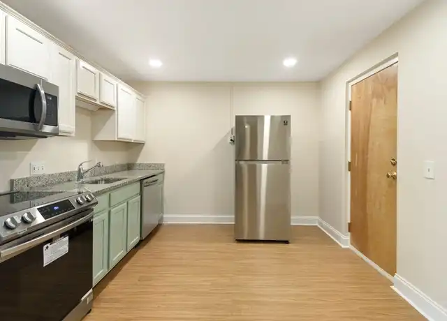 Property at 41 Walnut St #43, Waltham, MA, 02453, 2 beds, 1 bath, [object Object]