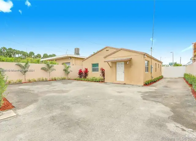 Property at 1402 SE 9th Ct, Hialeah, FL, 33010, 3 beds, 2 baths, [object Object]