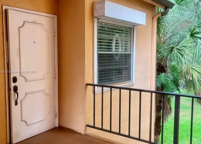 Property at 430 Commodore Dr #301, Plantation, FL, 33325, 2 beds, 2 baths, [object Object]