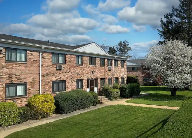 Property at 21 Brentwood Rd Unit 22, Bay Shore, NY, 11706, 1 bed, 1 bath, [object Object]