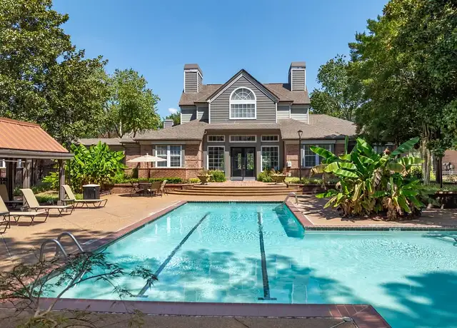 Photo of 7865 Grove Ct W, Germantown, TN 38138