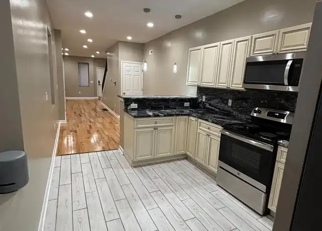 Property at 910 W Cambria St, Philadelphia, PA, 19133, 3 beds, 1.5 baths, [object Object]
