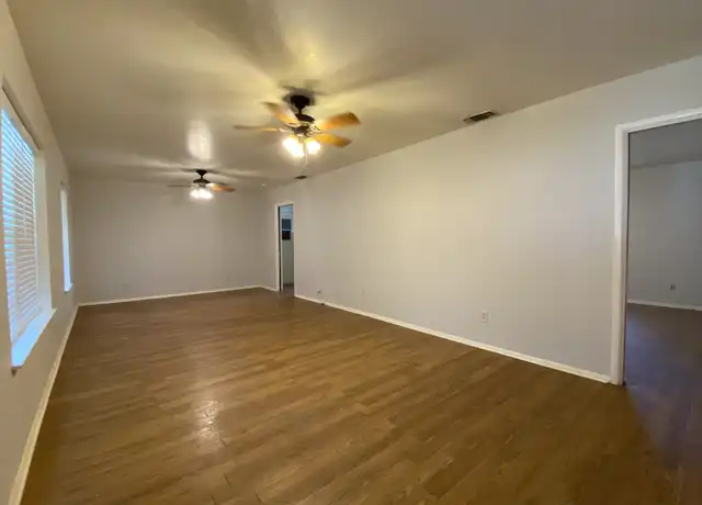 Property at 922 Wilshire Dr, Pleasanton, TX, 78064, 3 beds, 2 baths, [object Object]