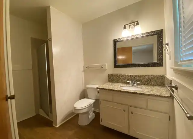 Property at 922 Wilshire Dr, Pleasanton, TX, 78064, 3 beds, 2 baths, [object Object]