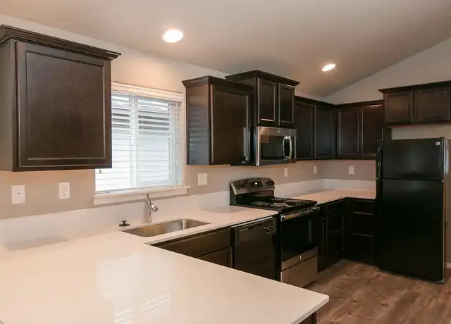 Property at 1087 N Pacific Hwy, Cottage Grove, OR, 97424, 2 beds, 1 bath, [object Object]