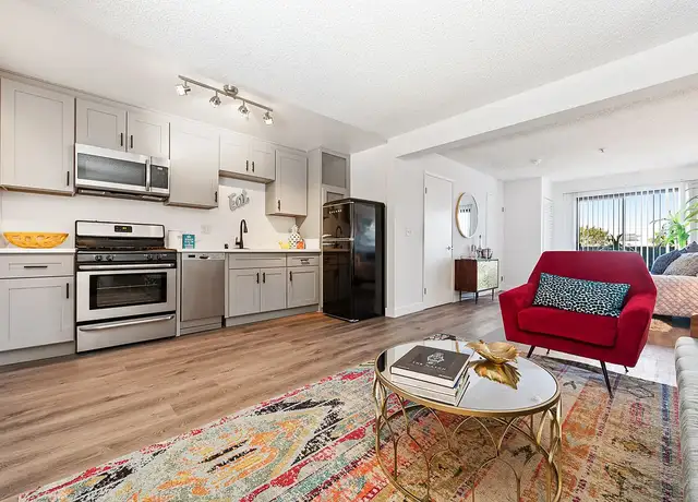 Photo of 2301 E Market St, Long Beach, CA 90805