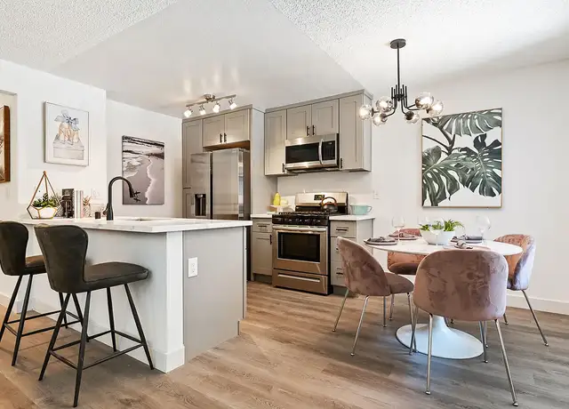 Photo of 2301 E Market St, Long Beach, CA 90805
