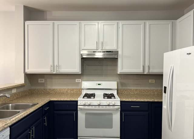 Photo of 2341 Overlook Ct #2341, Naperville, IL 60563