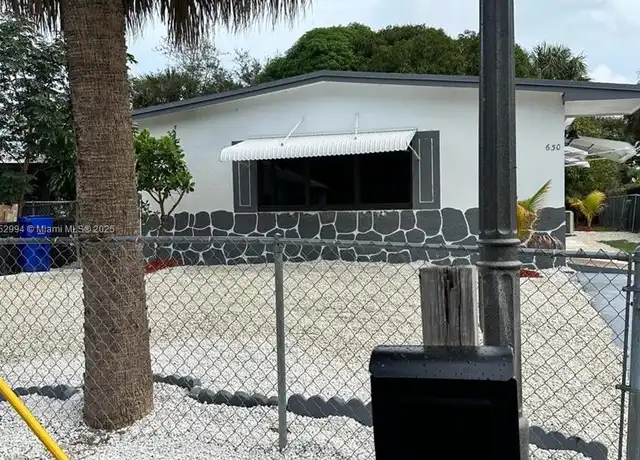 Property at 630 NW 14th Way, Fort Lauderdale, FL, 33311, 2 beds, 1 bath, [object Object]