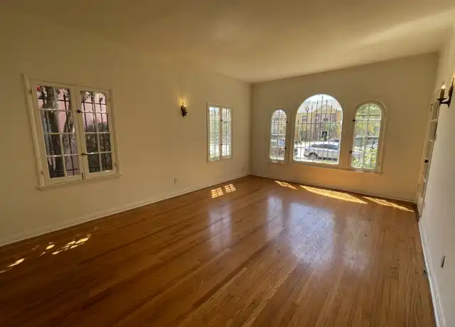 Property at 724 S Mansfield Ave, Los Angeles, CA, 90036, 1 bed, 1 bath, [object Object]