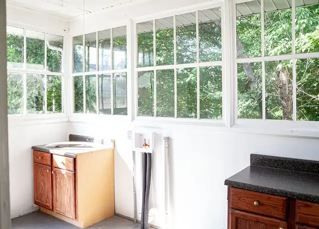 Property at 131 Carolina Ave, Burlington, NC, 27215, 2 beds, 1 bath, [object Object]