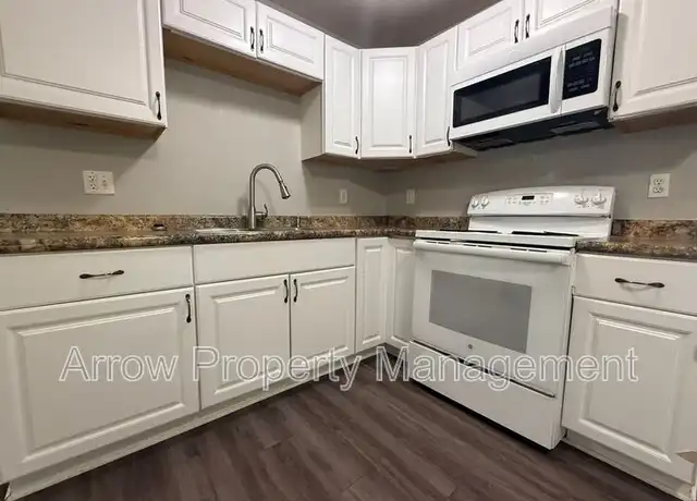 Property at 2800 P St Unit 5, Lincoln, NE, 68503, 2 beds, 1 bath, [object Object]