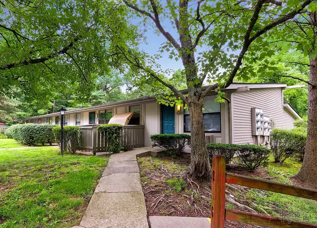 Photo of 3830 Hampton Woods Dr, Columbus, OH 43230
